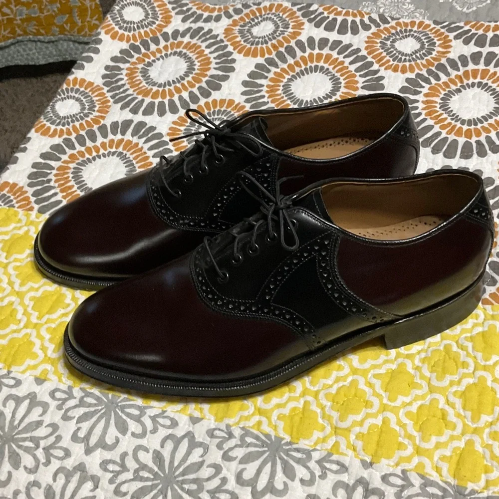 Men's Two-Tone Black and Burgundy Oxford Dress Shoes